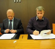 Mag Franc Props predsednik Združenja za poslovanje z nepremičninami in Jože Podgoršek predsednik Slovenskega nepremičninskega združenja FIABCI